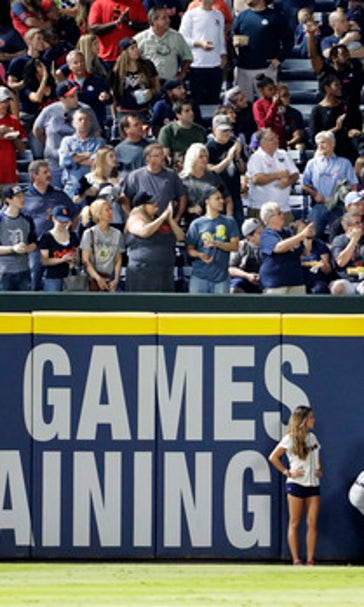 Braves give Turner Field a rousing send-off in final game